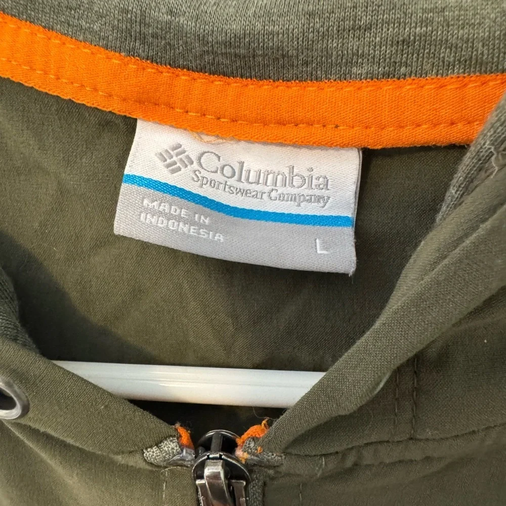 Columbia Green Zip Up Sweater with Two-Tone Design